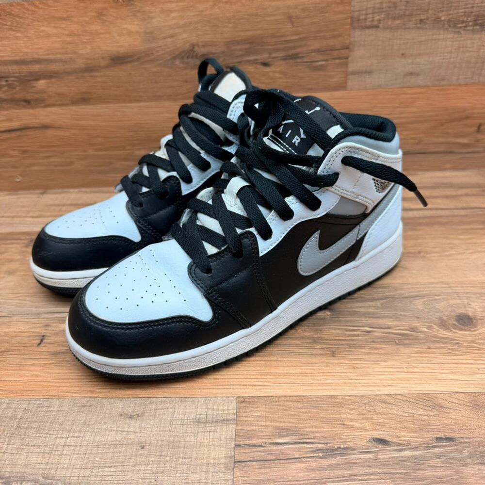 Nike Air Jordan 1 Mid GS Size 5.5Y Black White Wolf Grey Youth